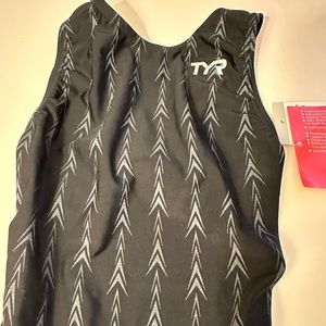 Brand new TYR girls aerofit Fusion 2 size 22. never worn still with tag